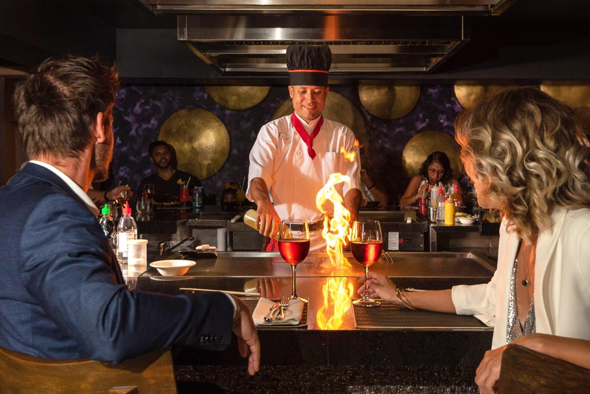 Lopesan Costa Bavaro Resort, Spa & Casino Punta Cana Ngoại thất bức ảnh Chef preparing food at the restaurant